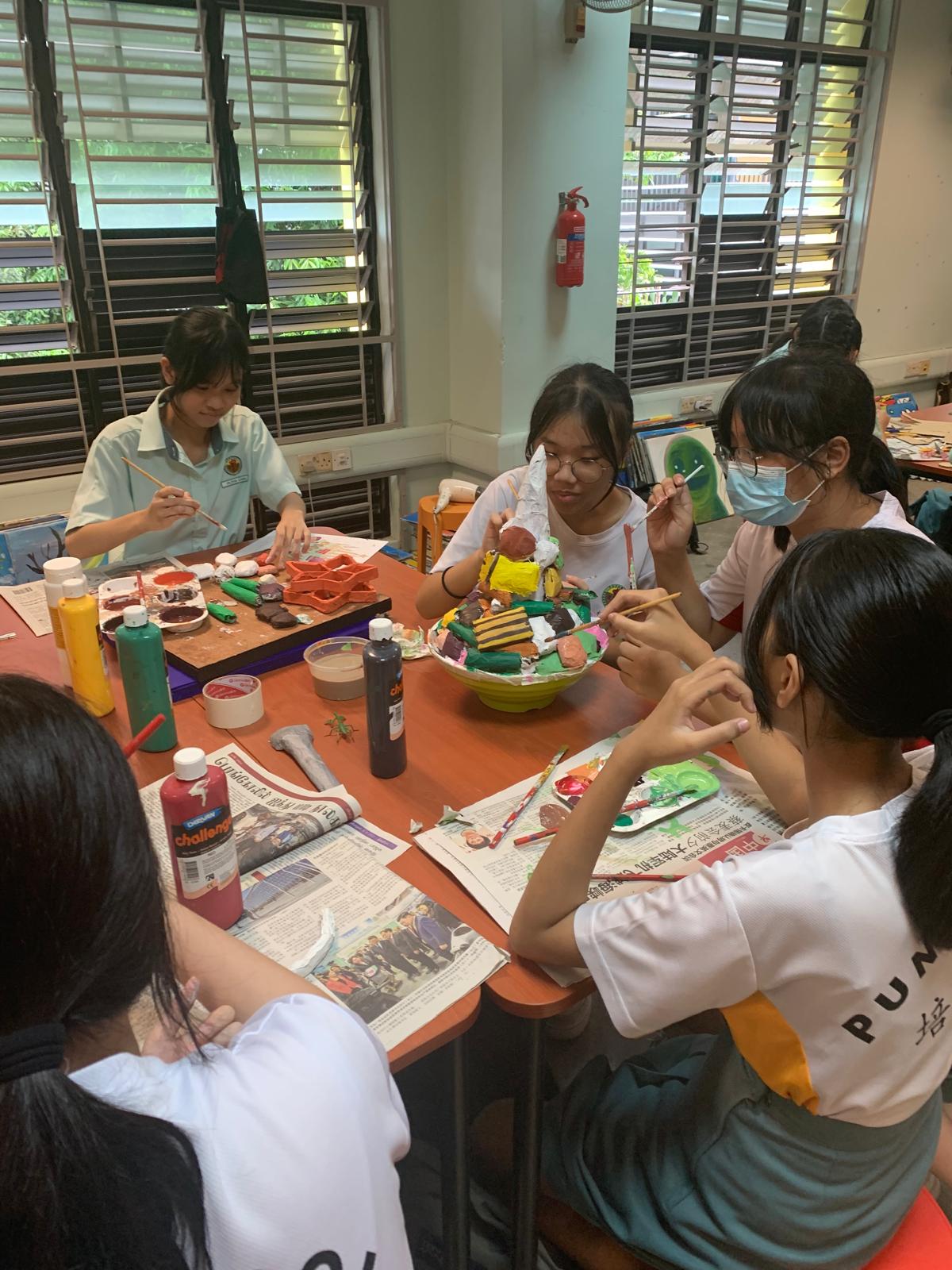 Students working together for their SYF project